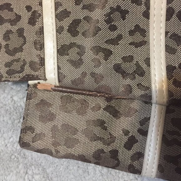 Miche Cleo Leopard Print Tote Bag With Double Zipper Pockets - Picture 13 of 14